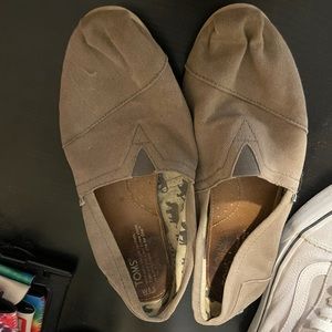 Taupe Toms